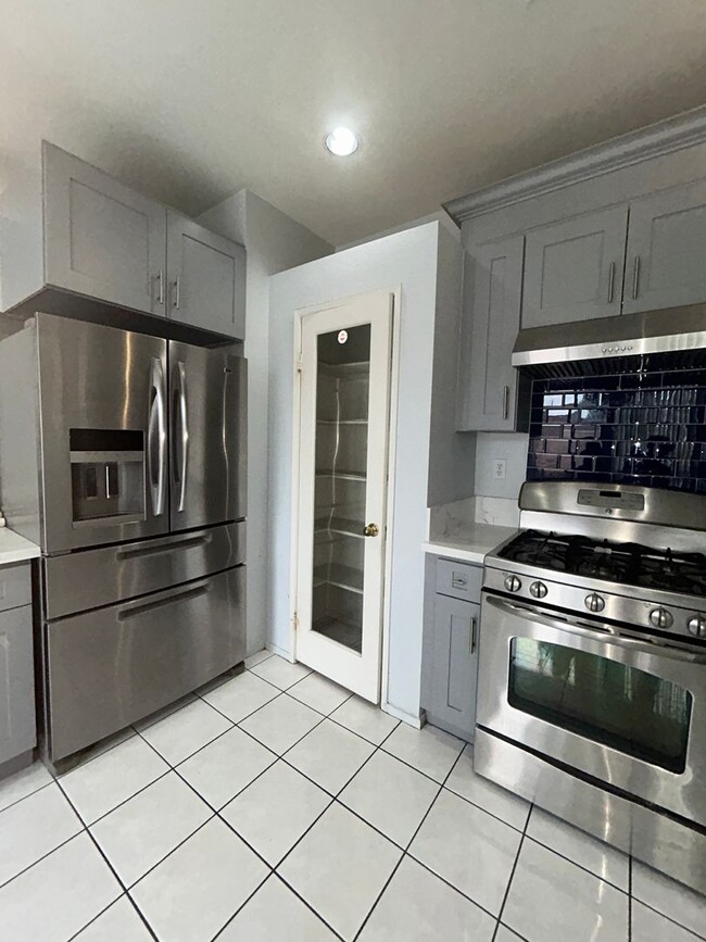 Building Photo - Spacious 2-Story Home in Prime Location