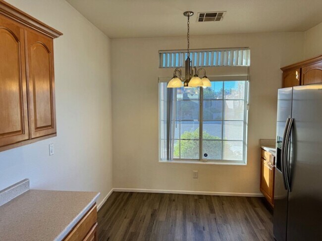 Building Photo - Awesome 3 Bedroom, 2 Bathroom 1 story home...