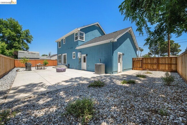 Building Photo - 731 Beatrice St