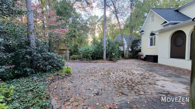 Building Photo - 5630 Colony Crossing Dr