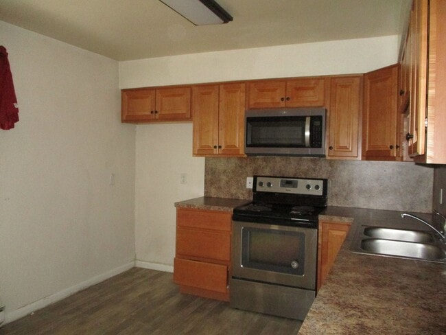 Building Photo - 3BR Townhome with garage! - Northampton School District