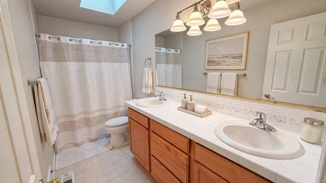 Building Photo - 1602 E 53rd Ave