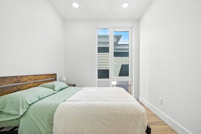 Building Photo - 38 Hichborn St