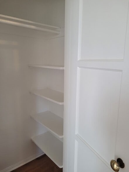 Building Photo - 305 N Palm Ave