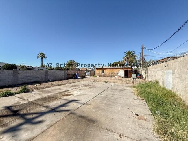 Building Photo - 902 N 15th Ave