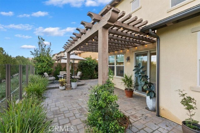 Building Photo - 55 Fuchsia