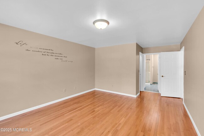Building Photo - 94 Heritage Dr