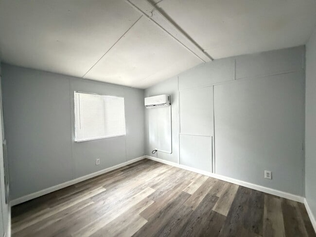 Building Photo - 11240 N Northwood Dr