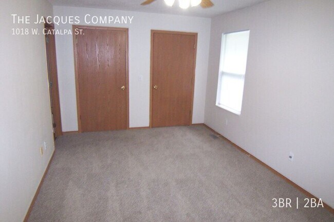 Building Photo - 1018 W Catalpa St