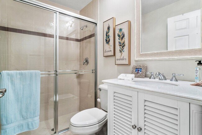 Building Photo - 11756 Valencia Gardens Ave