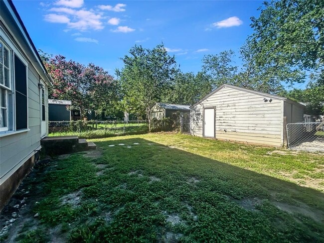 Building Photo - 5501 Montview St