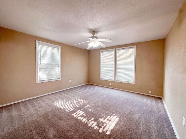 Building Photo - 2614 32nd St