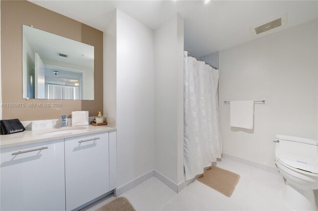 Building Photo - 3250 NE 1st Ave