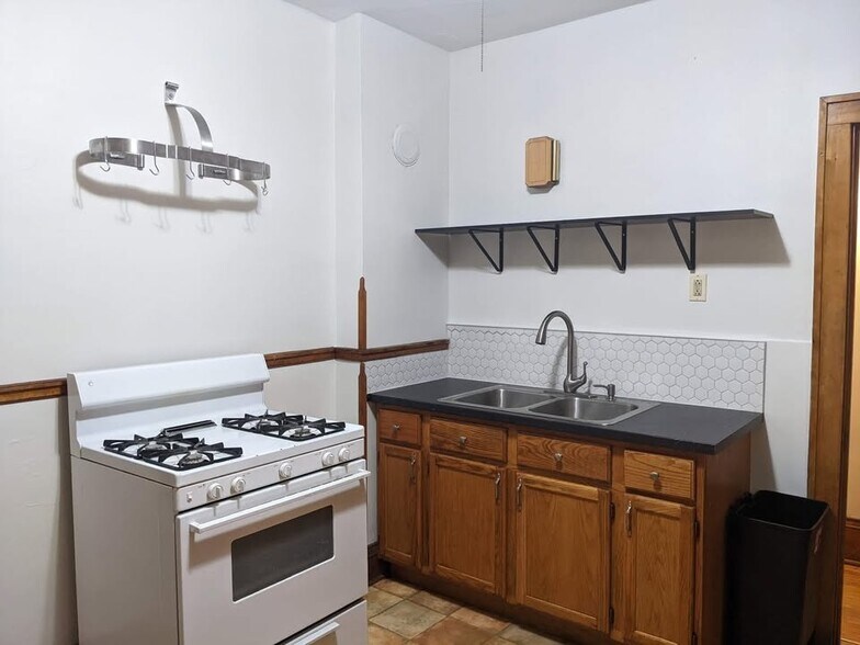 Building Photo - 1525 Elliot Ave