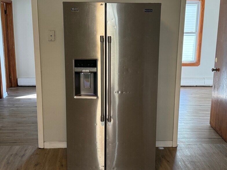 Stainless Steel refrigerator - 45 Union St