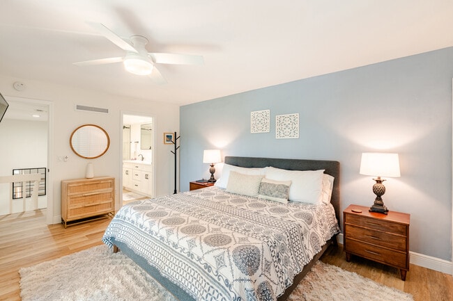 Building Photo - 825 Center St