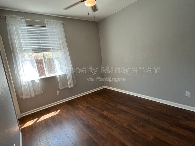 Building Photo - 440 Red Lion Way