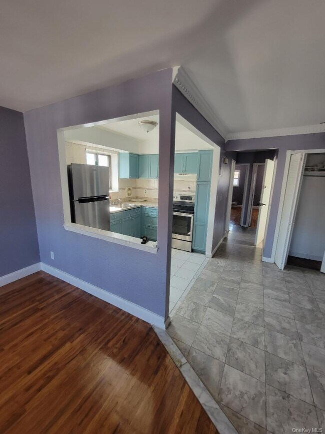 Building Photo - 449 Bolton Ave