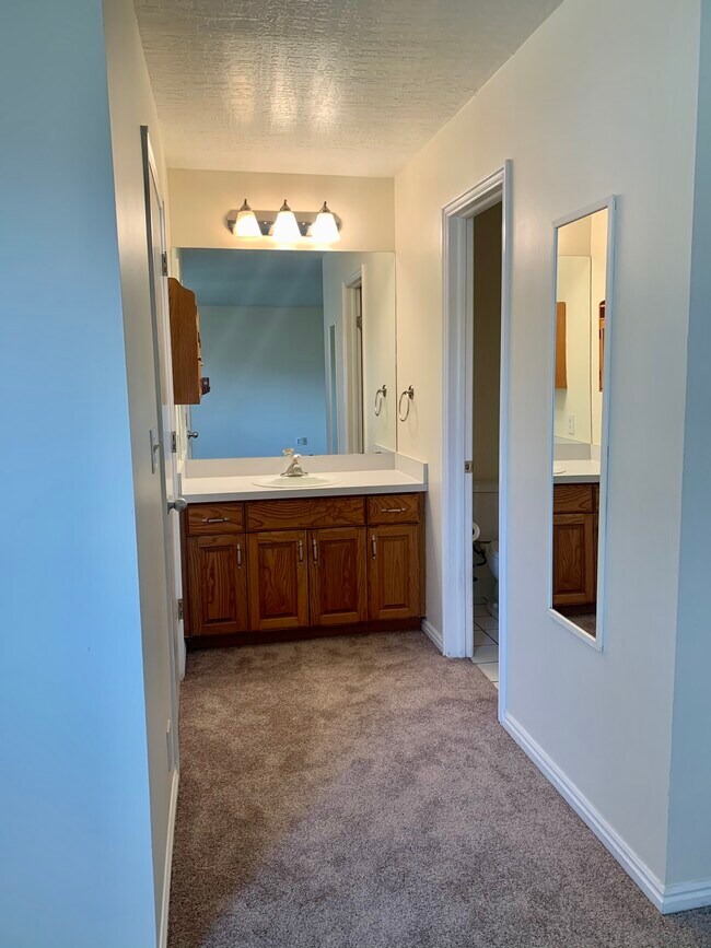 Building Photo - 5175 S 900 E