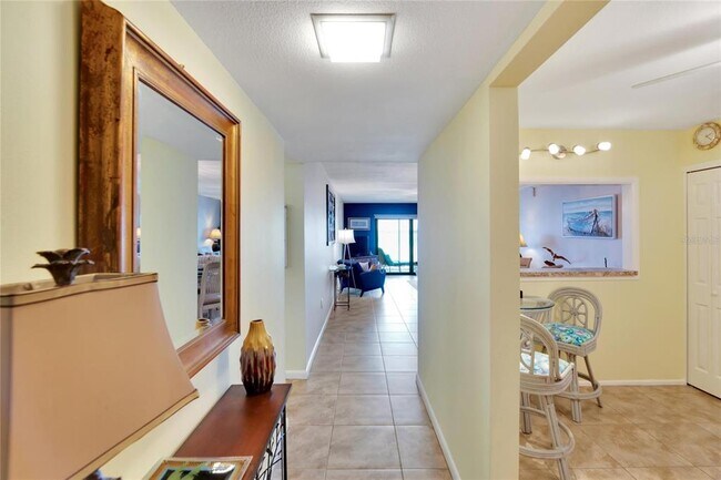 Building Photo - 7700 Sun Island Dr S