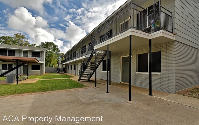 Building Photo - 2 br, 1 bath Apartment - 400 Linda Drive