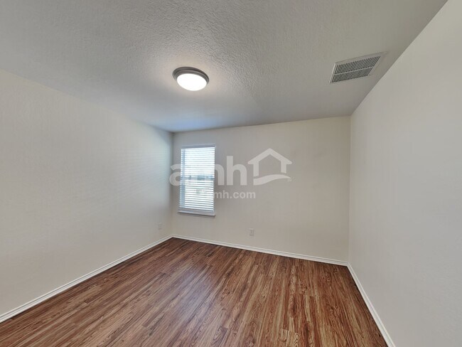 Building Photo - 3942 Legend Pond