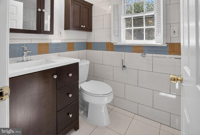 Building Photo - 5405 Ridgefield Rd