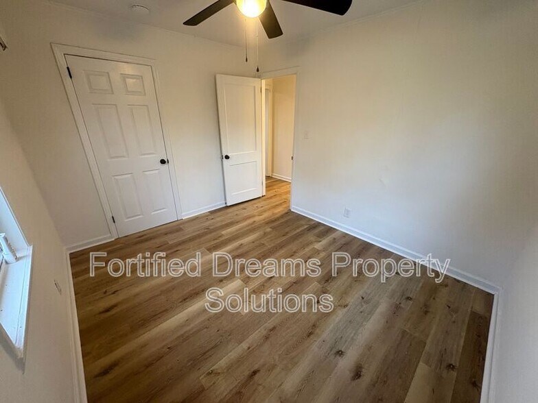 Building Photo - 1702 J Ave