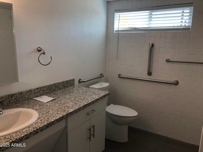 Building Photo - 622 N 9th Ave