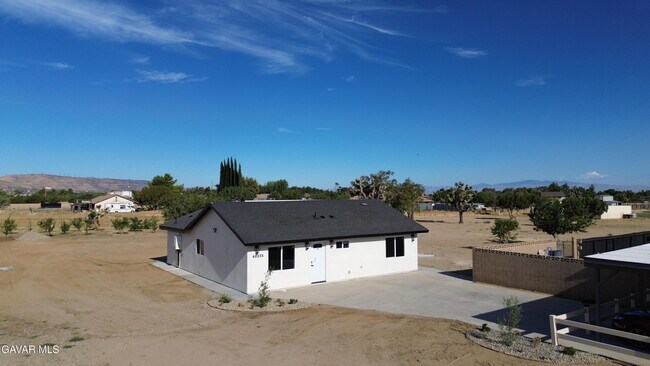 Building Photo - 40235 17th St W