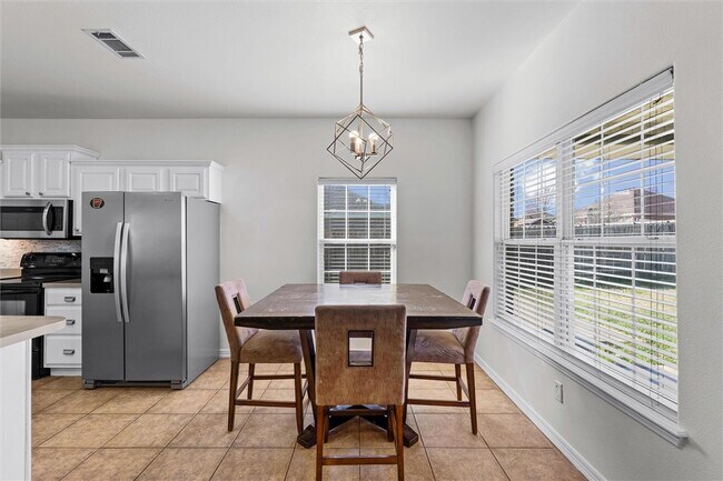 Building Photo - 421 Kate Dr