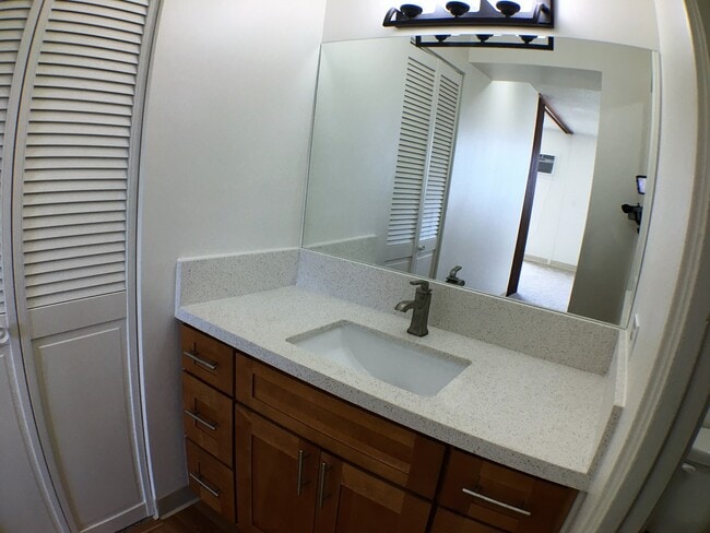 Building Photo - Recently Remodeled 1 Bdrm. 1 Bath w/ 1 Reserved Parking Stall