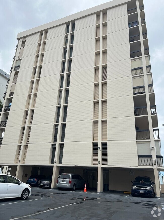 Building Photo - Makikilani Plaza Studio w/ 1 parking stall...