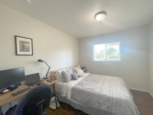 Building Photo - IMPROVED PRICE!!!!!!  Gorgeous 3 bedroom r...