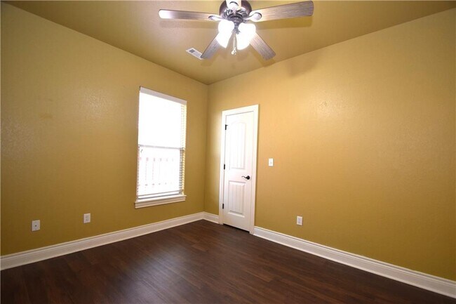 Building Photo - 4004 SW Layton Rd