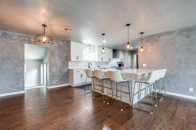 Building Photo - 2031 Brookhaven Dr
