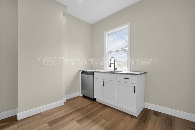 Building Photo - 555 Kimball Pl