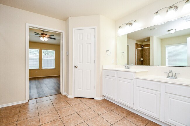 Building Photo - 5327 Stonegate Dr