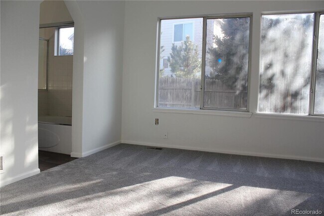 Building Photo - Home in Saddlebrook, Parker!