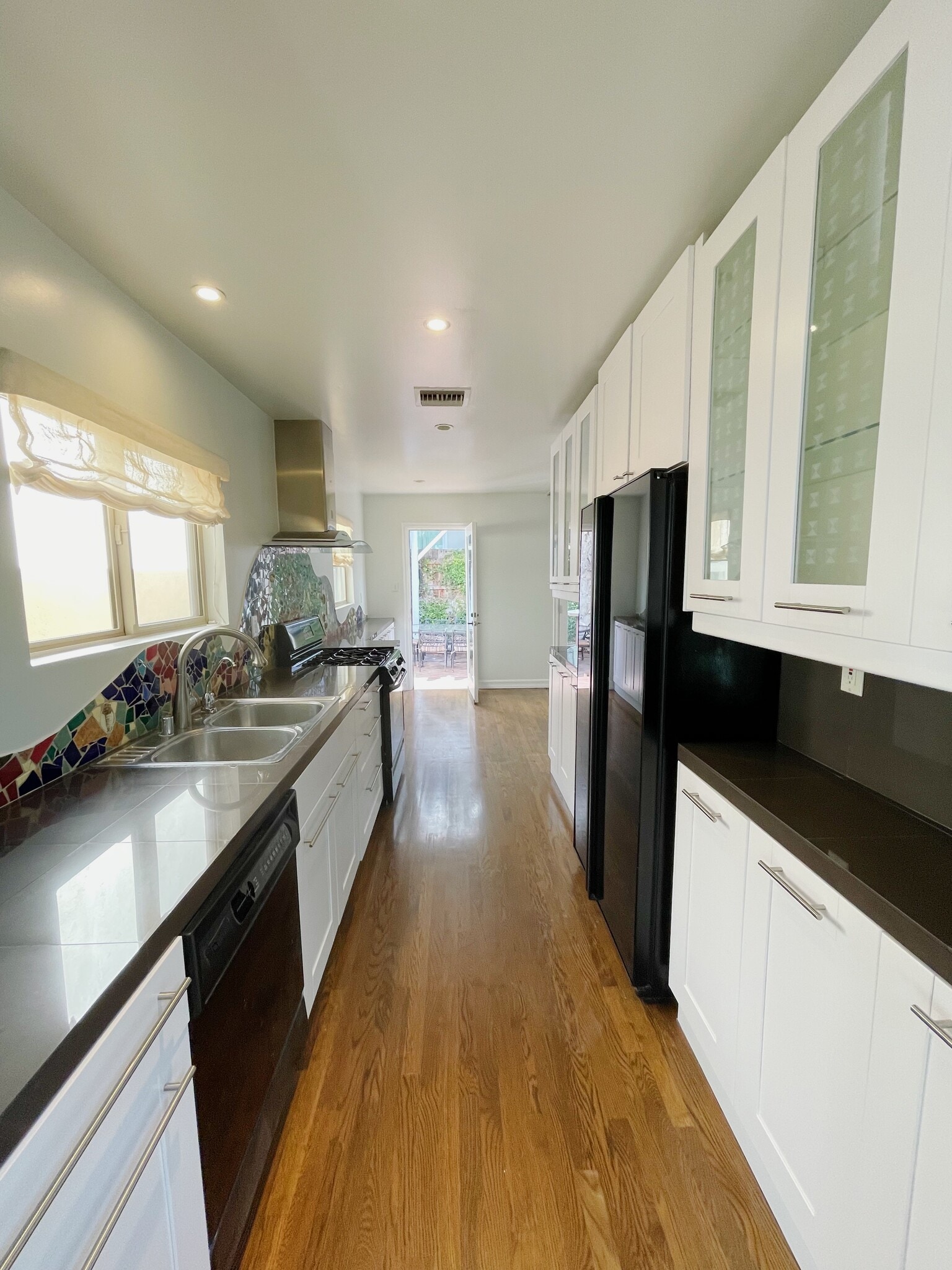 Building Photo - 728 Westbourne Dr