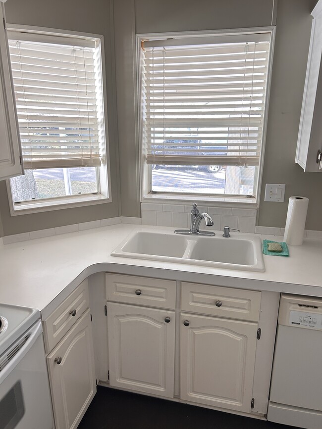 Building Photo - 38816 Bronco Dr