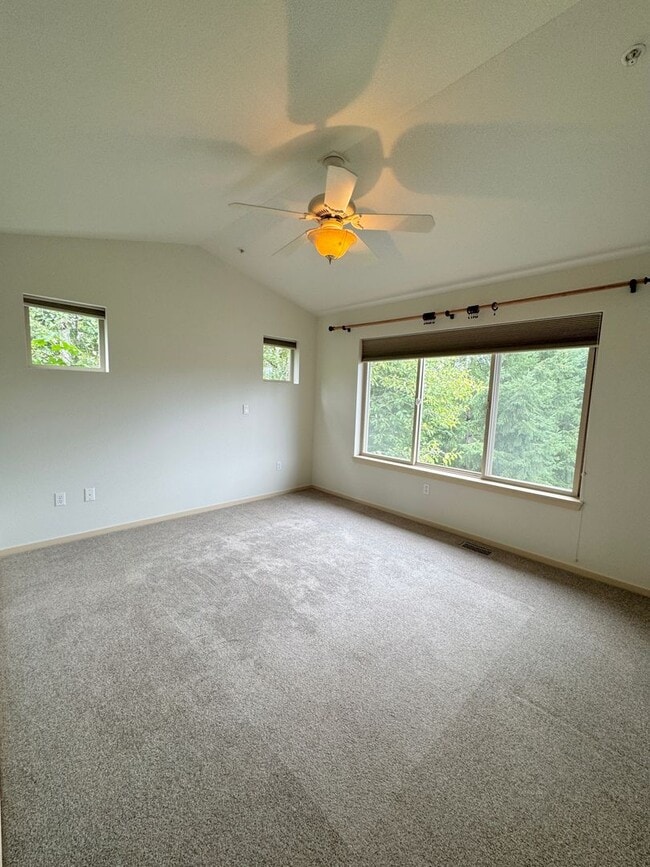 Building Photo - 3bd/3ba Issaquah Townhouse