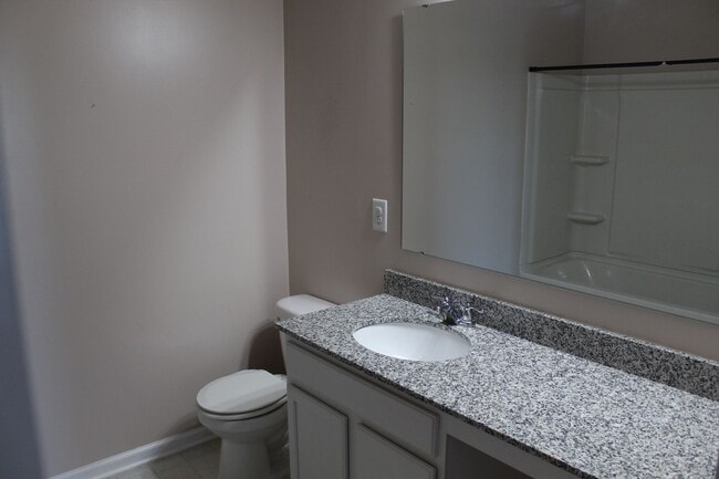 Building Photo - Beautiful 4 Bedroom in Avon!