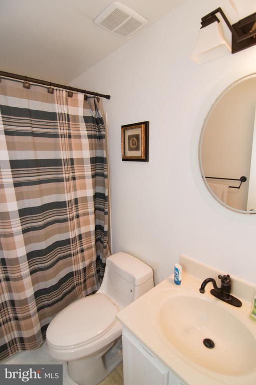 Building Photo - 6618 Birchleigh Way