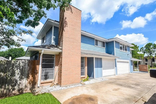 Building Photo - 10807 Sugar Hill Dr