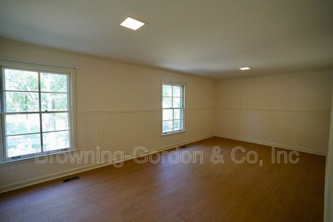 Building Photo - 5345 Green Valley Ct