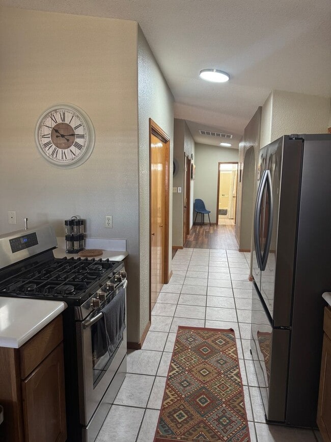 Building Photo - Fully Furnished Rental