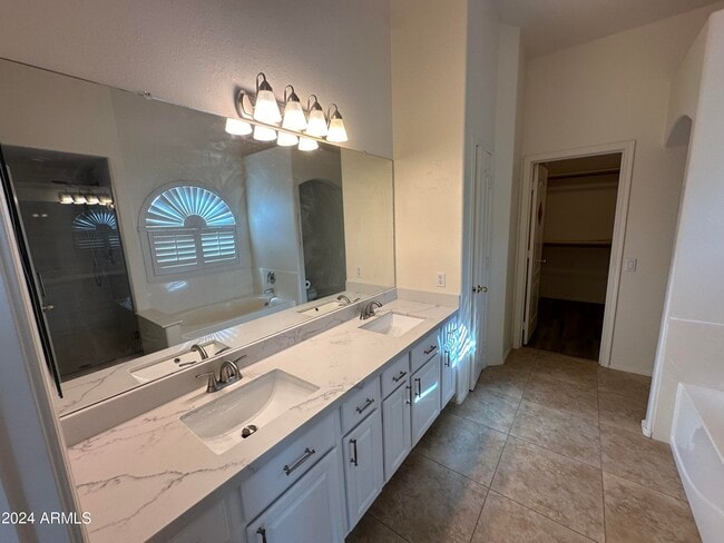Building Photo - 4660 S Wildflower Dr