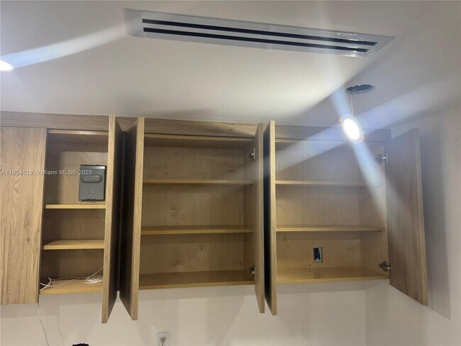 Building Photo - 9410 SW 55th St