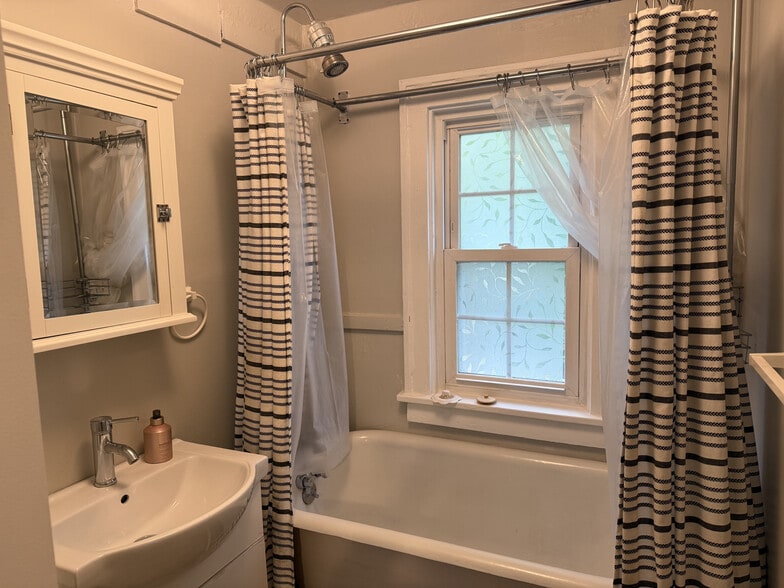 Bathroom - 427 19th Ave NE